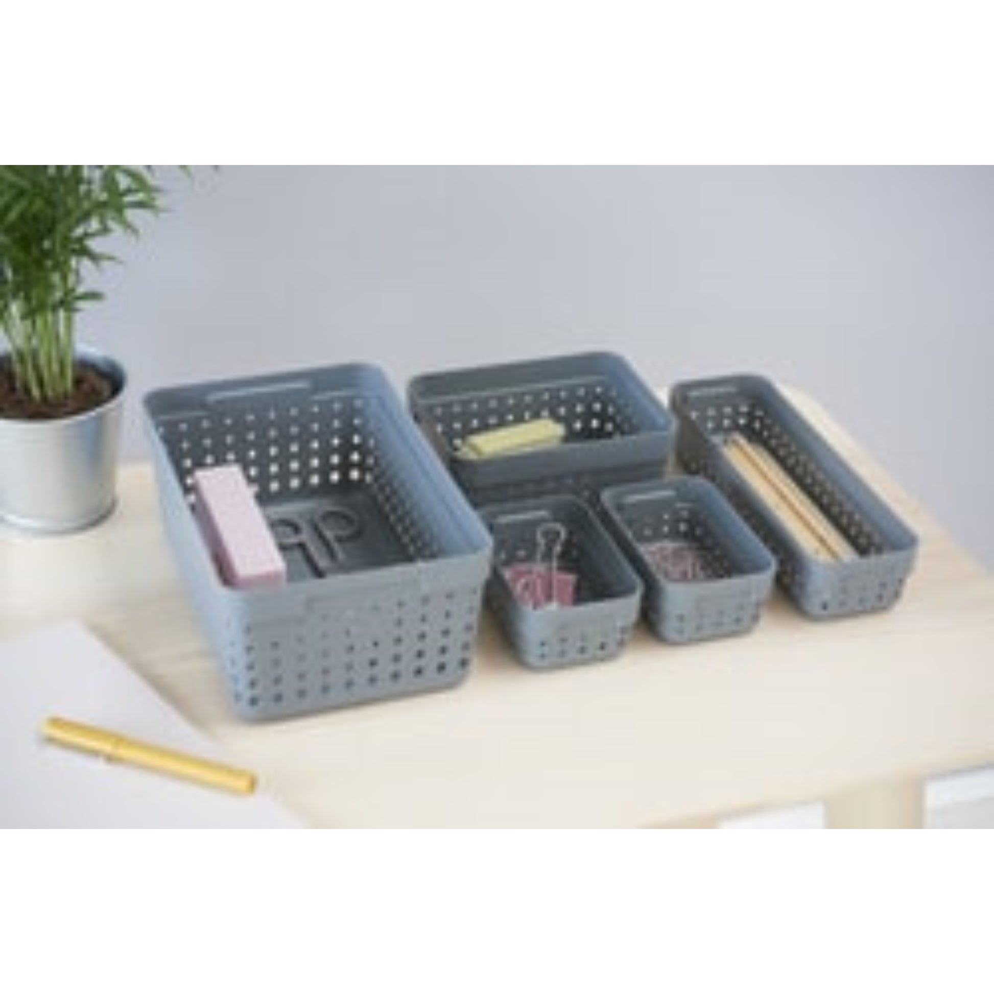  NHG  Corbeille plastique modèle M  BOITE & BAC, Corbeille plastique RANGESTOCK